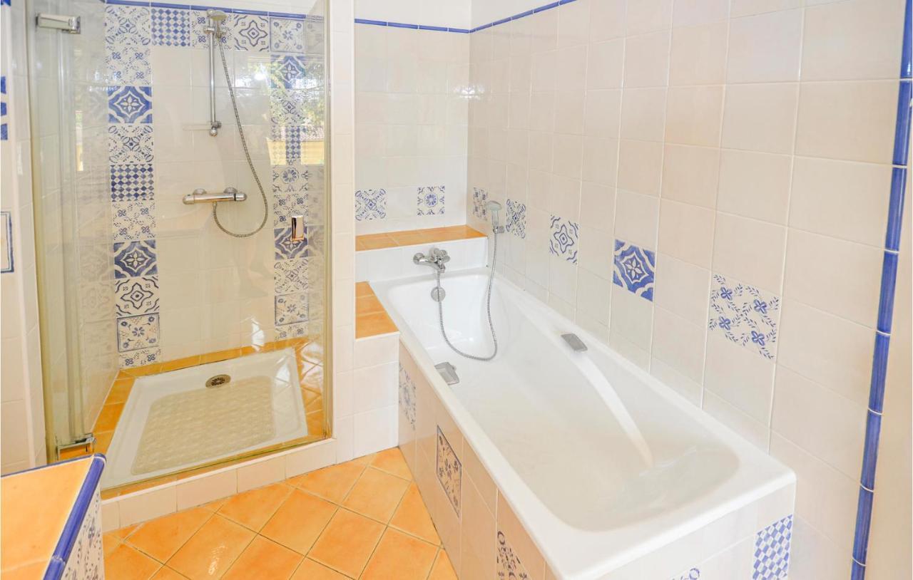 3 Bedroom Awesome Home In Chateuneuf De Gadagne Châteauneuf-de-Gadagne エクステリア 写真