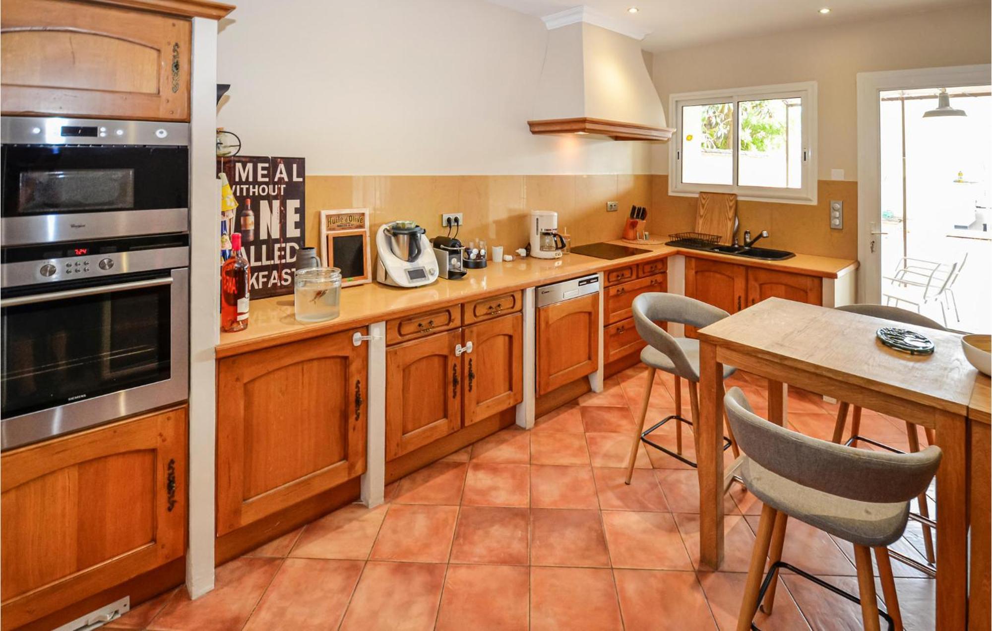 3 Bedroom Awesome Home In Chateuneuf De Gadagne Châteauneuf-de-Gadagne エクステリア 写真