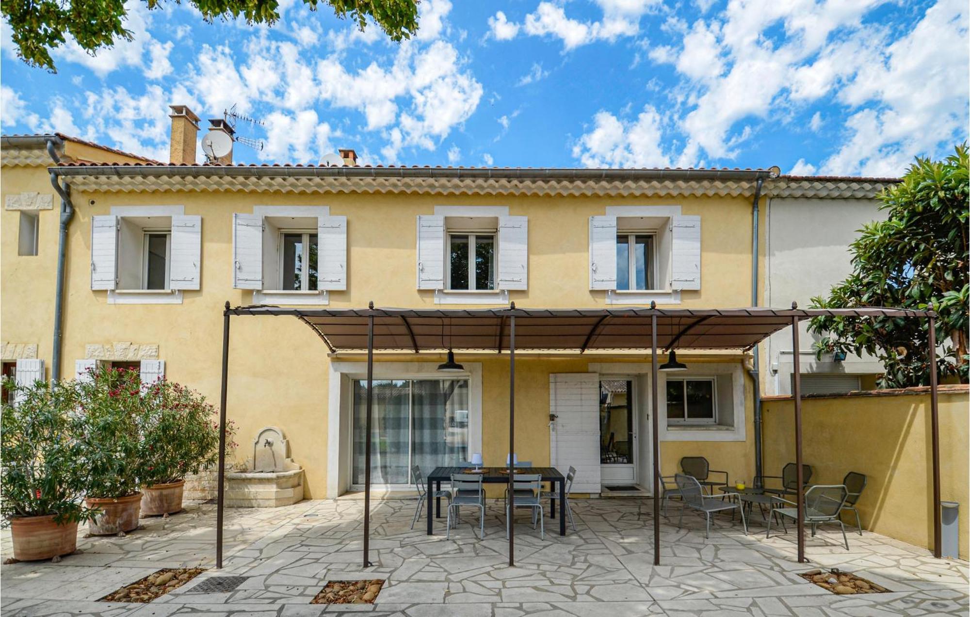 3 Bedroom Awesome Home In Chateuneuf De Gadagne Châteauneuf-de-Gadagne エクステリア 写真